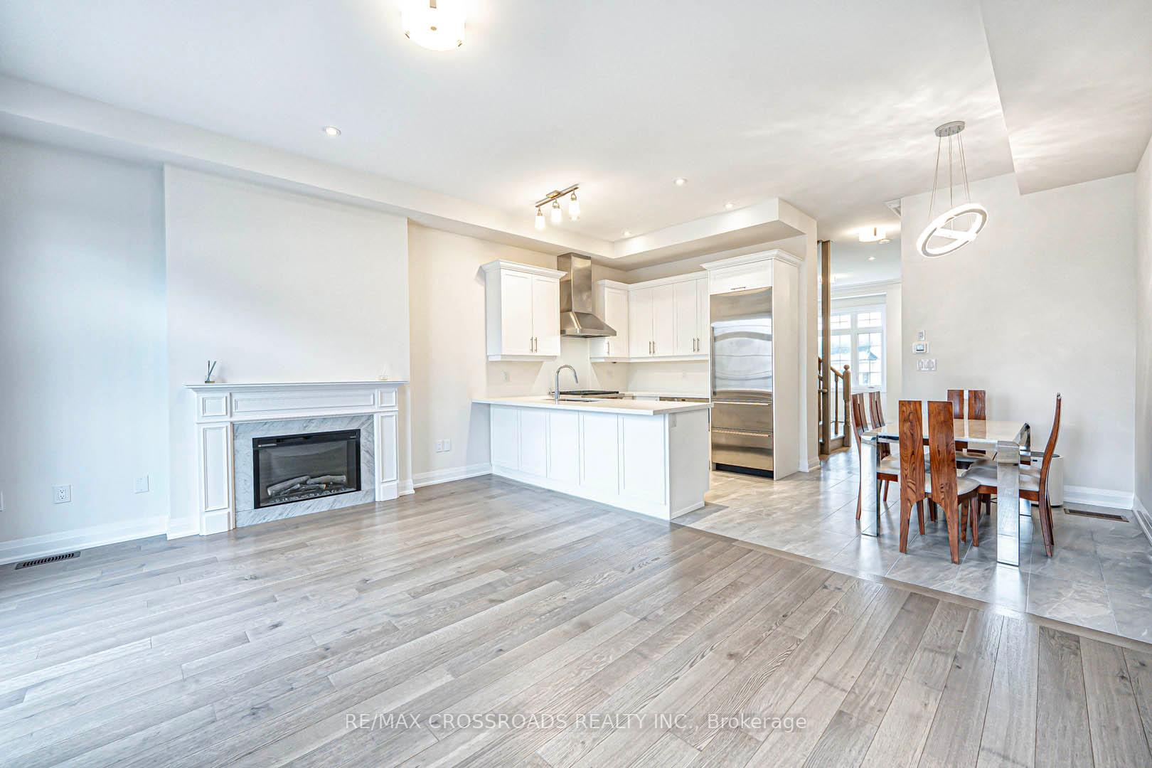 Photo 10 of 11 Bright Terrace Way, Markham, Angus Glen — HOMEH