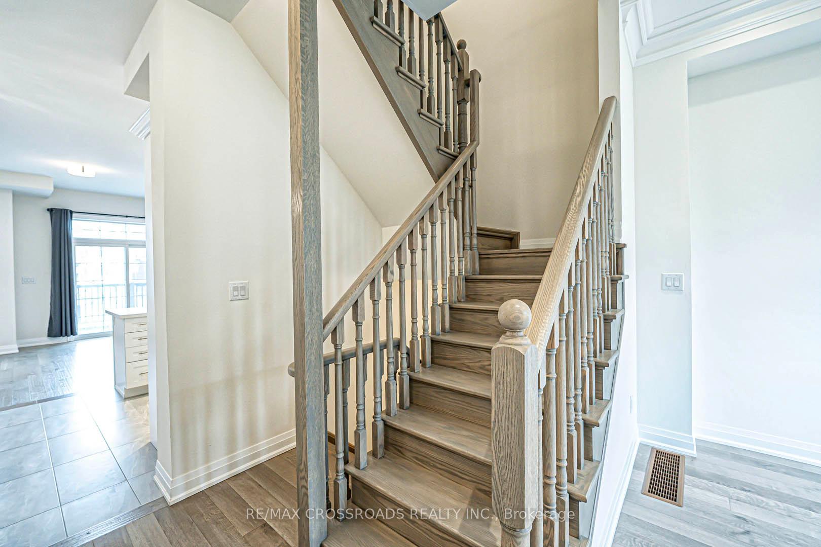 Photo 19 of 11 Bright Terrace Way, Markham, Angus Glen — HOMEH