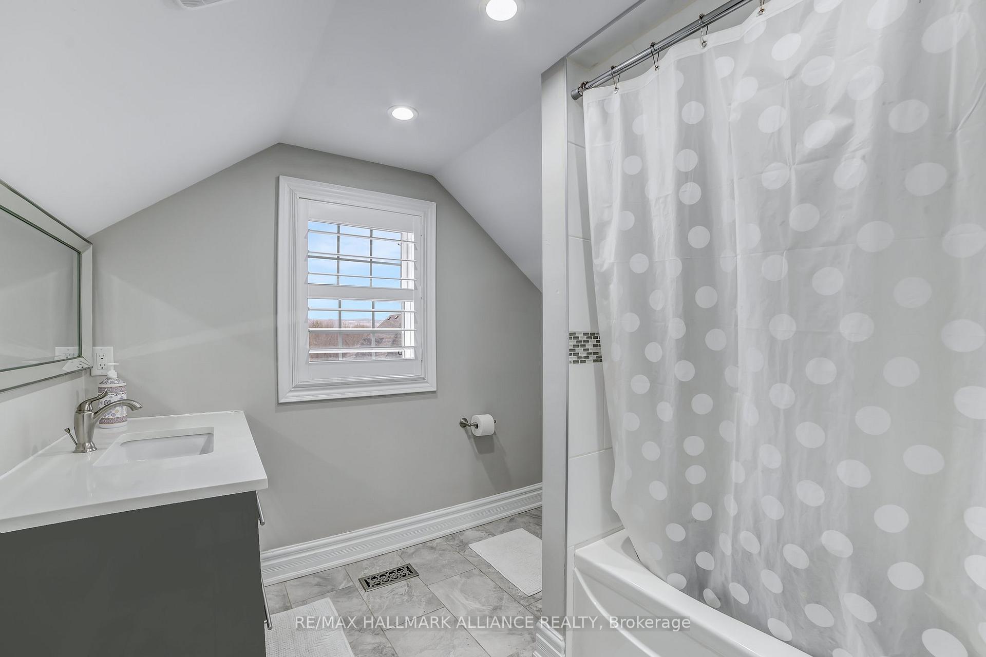 Photo 31 of 53 Windemere Road, Hamilton, Stoney Creek — HOMEH