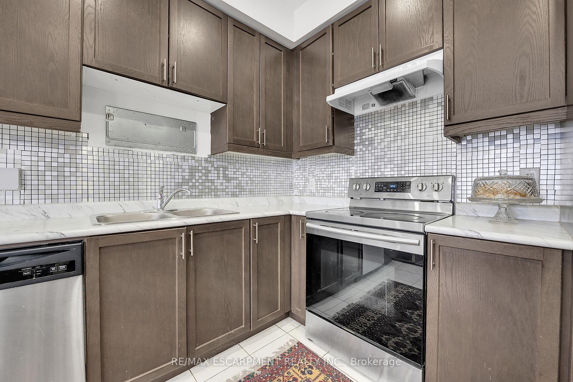 Photo 7 of 47 Sauvignon Crescent, Hamilton, Fruitland — HOMEH