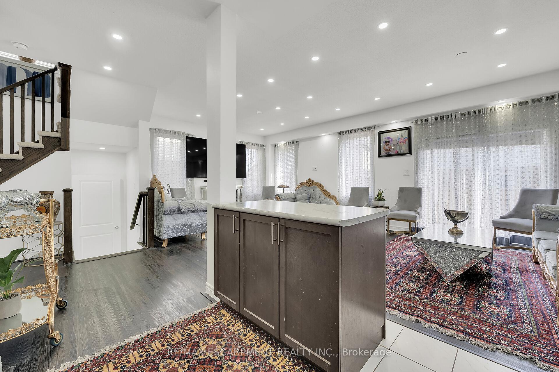 Photo 8 of 47 Sauvignon Crescent, Hamilton, Fruitland — HOMEH