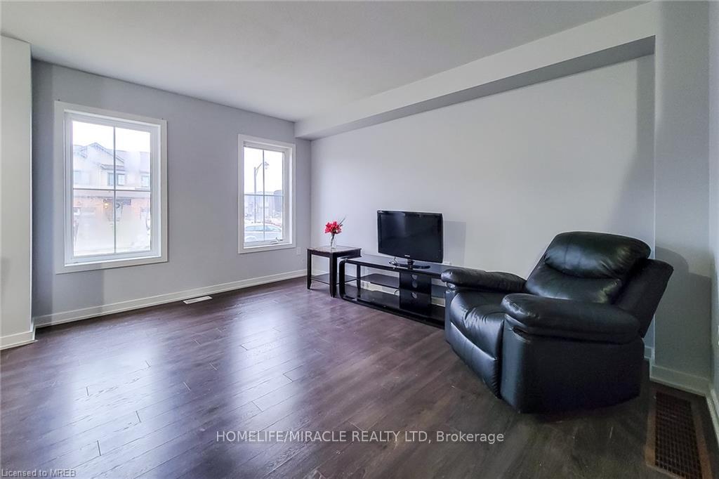 Photo 6 of 19 Sherway Street E, Hamilton, Stoney Creek Mountain — HOMEH