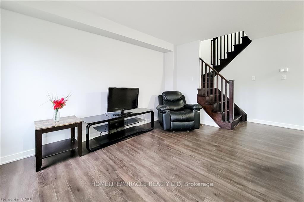 Photo 14 of 19 Sherway Street E, Hamilton, Stoney Creek Mountain — HOMEH