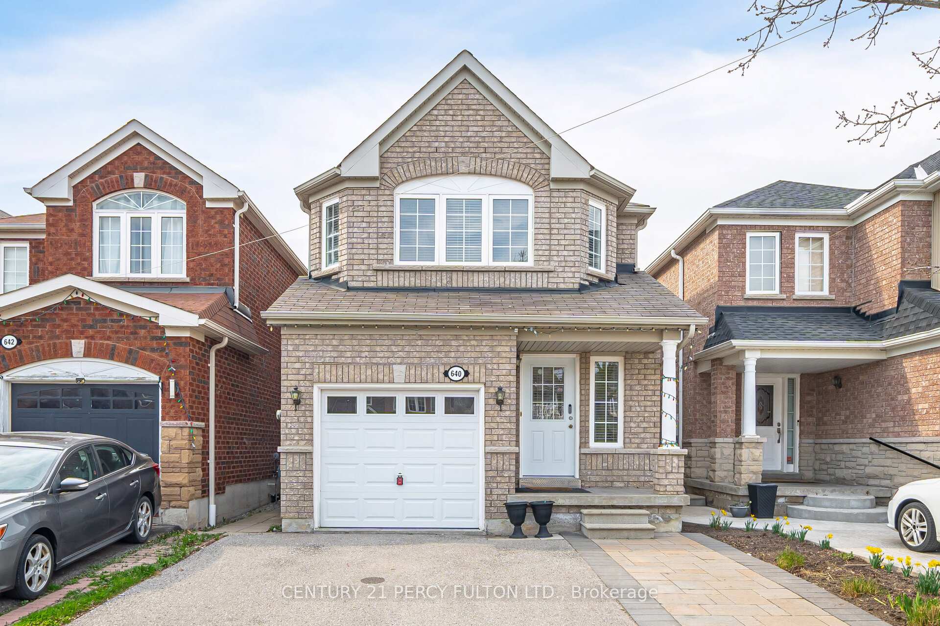 Photo 1 of 640 Sunbird Trail, Pickering, Amberlea — HOMEH