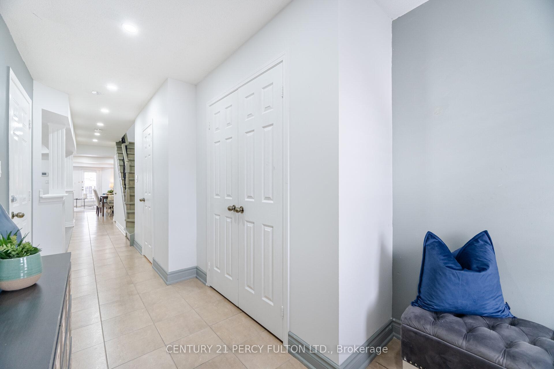 Photo 3 of 640 Sunbird Trail, Pickering, Amberlea — HOMEH
