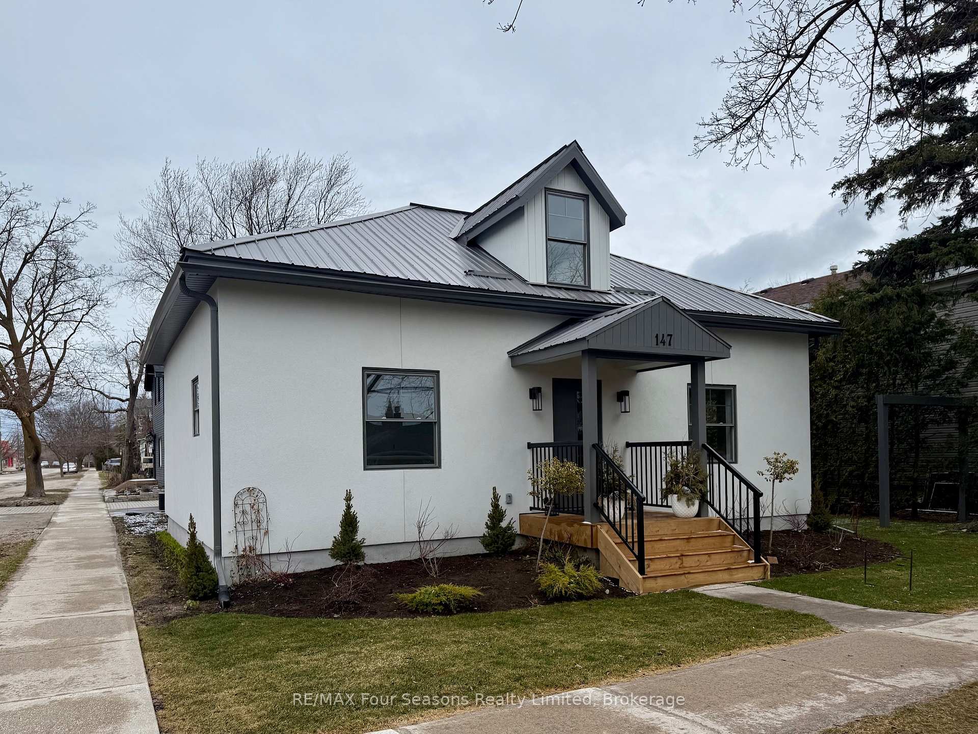 Front of 147 Second Street