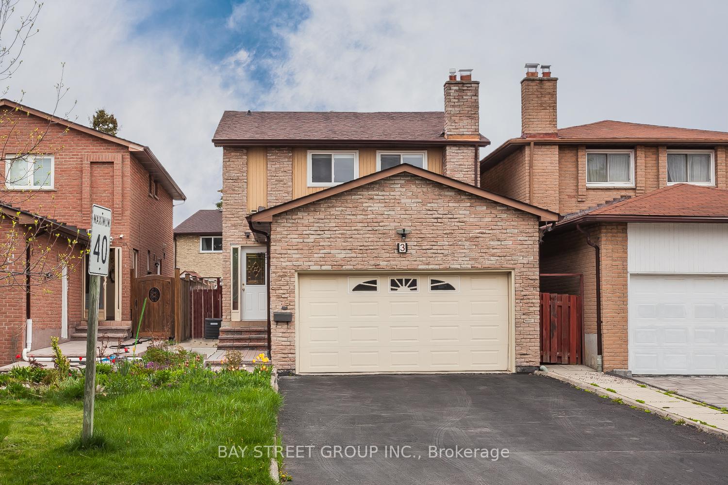 Photo 2 of 3 Upton Crescent, Markham, Milliken Mills West — HOMEH