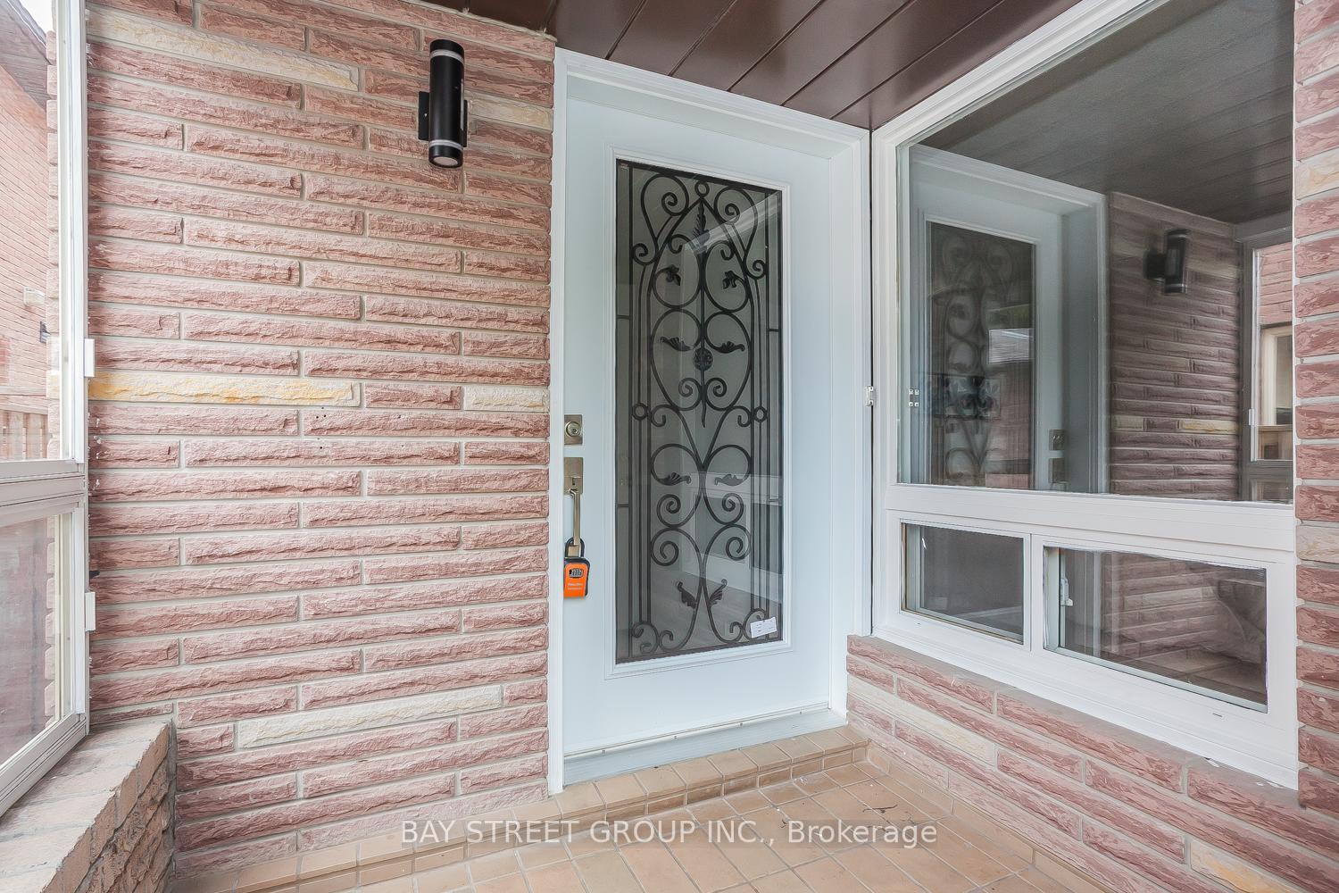 Photo 3 of 3 Upton Crescent, Markham, Milliken Mills West — HOMEH