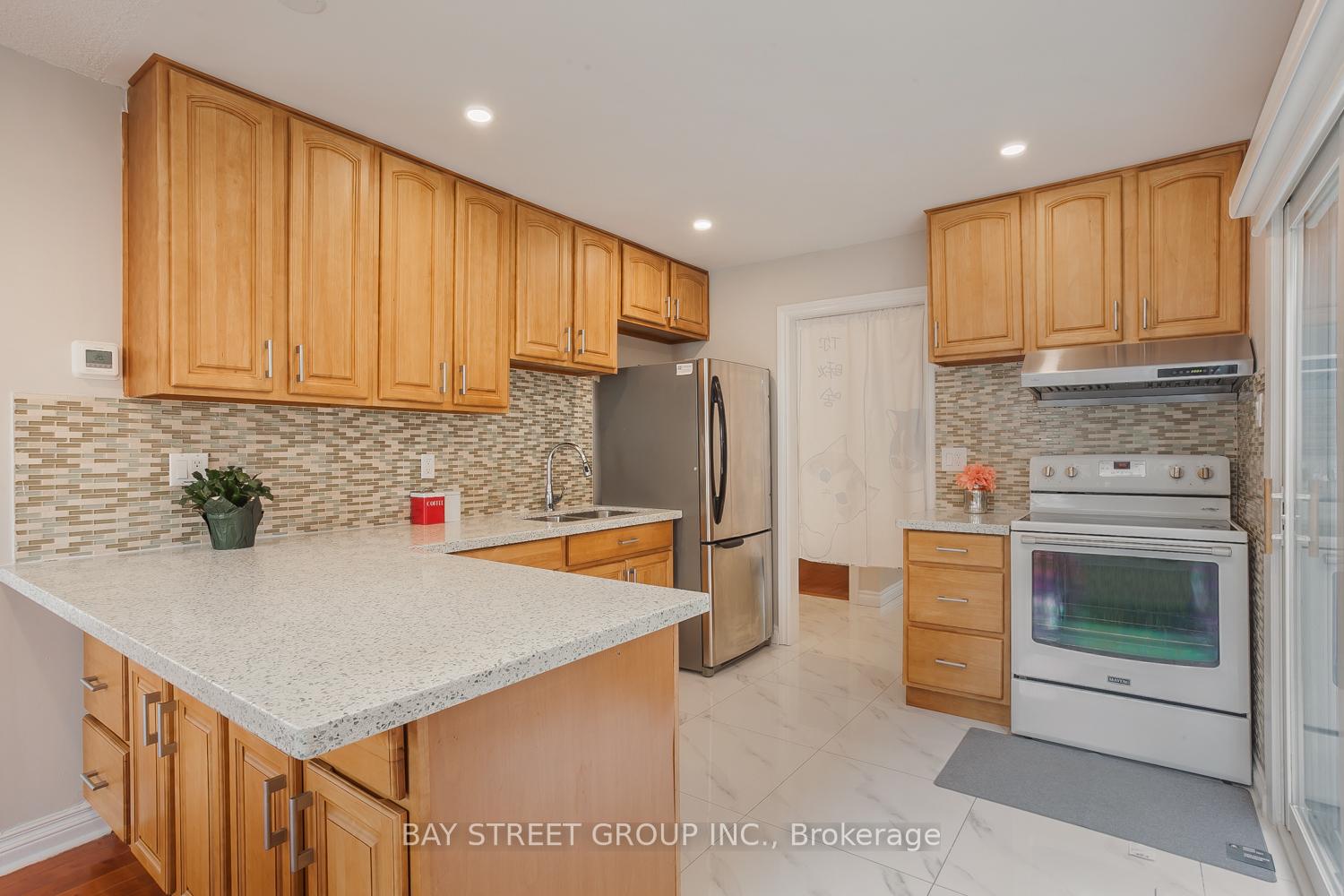 Photo 10 of 3 Upton Crescent, Markham, Milliken Mills West — HOMEH
