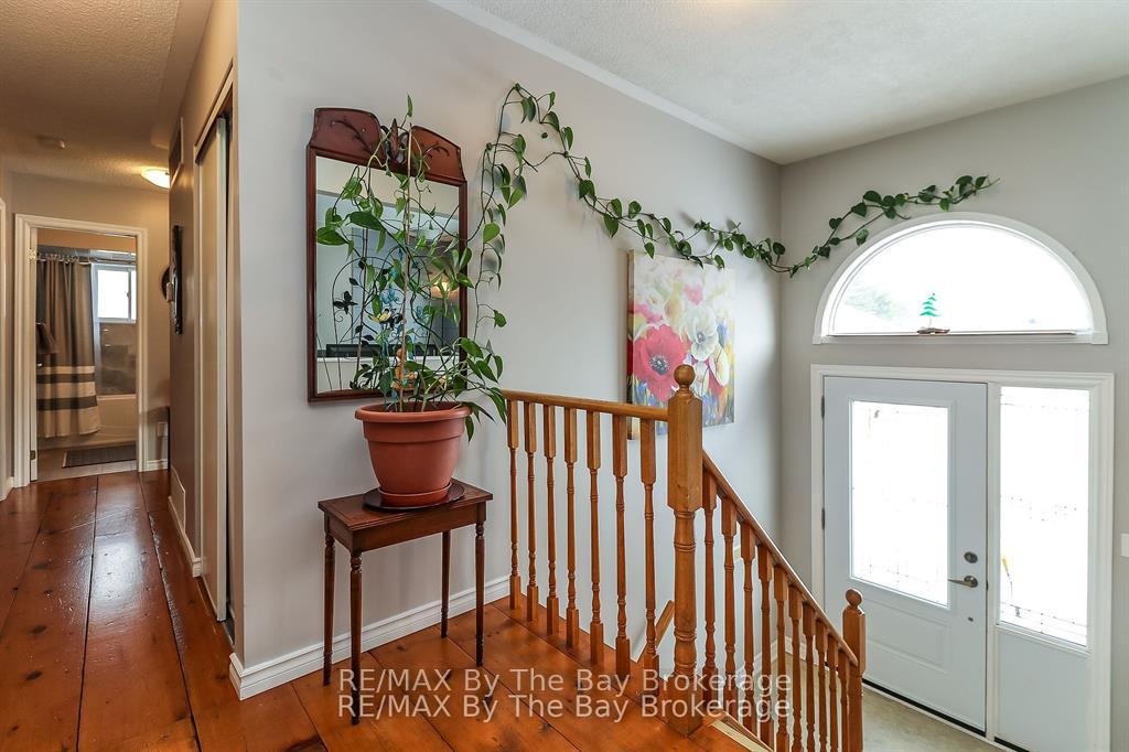 Photo 2 of 94 Leo Boulevard, Wasaga Beach — HOMEH