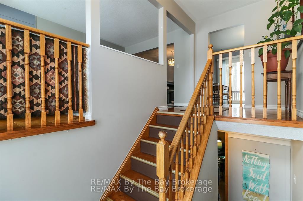 Photo 3 of 94 Leo Boulevard, Wasaga Beach — HOMEH