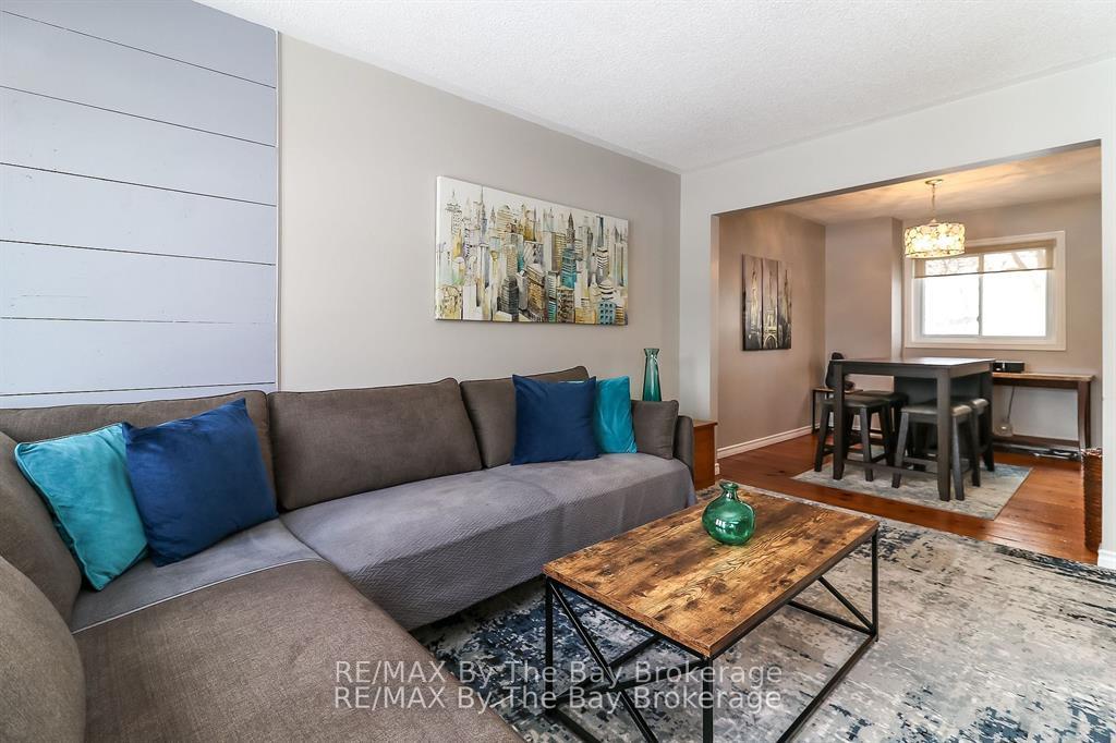 Photo 5 of 94 Leo Boulevard, Wasaga Beach — HOMEH