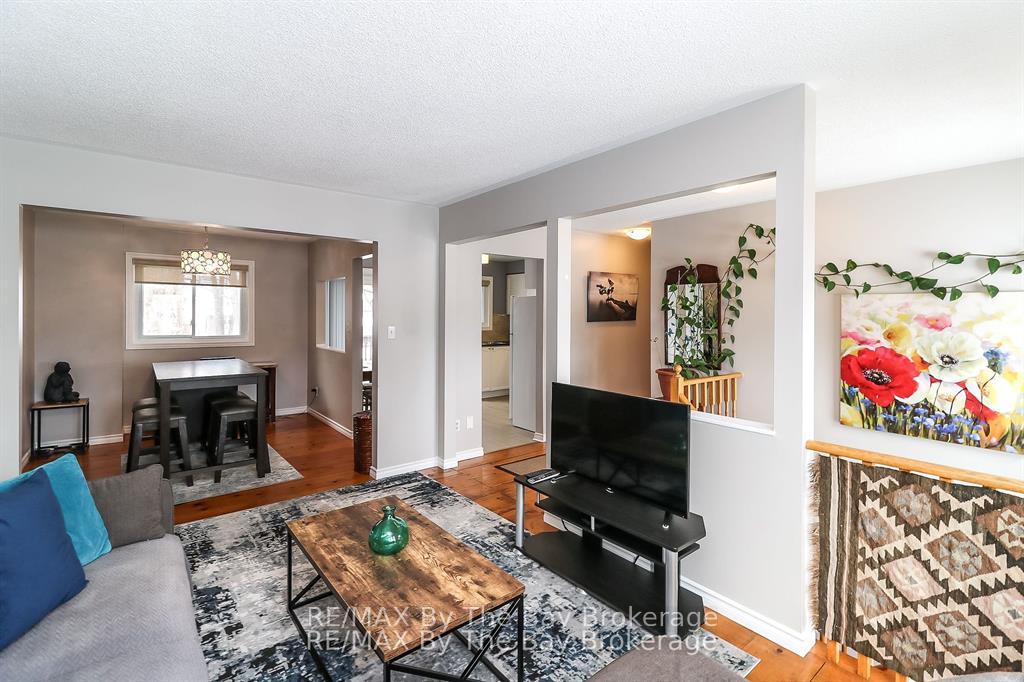Photo 7 of 94 Leo Boulevard, Wasaga Beach — HOMEH