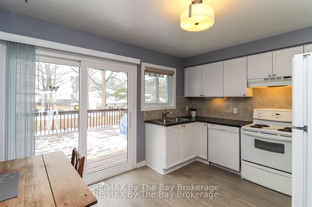 Photo 10 of 94 Leo Boulevard, Wasaga Beach — HOMEH