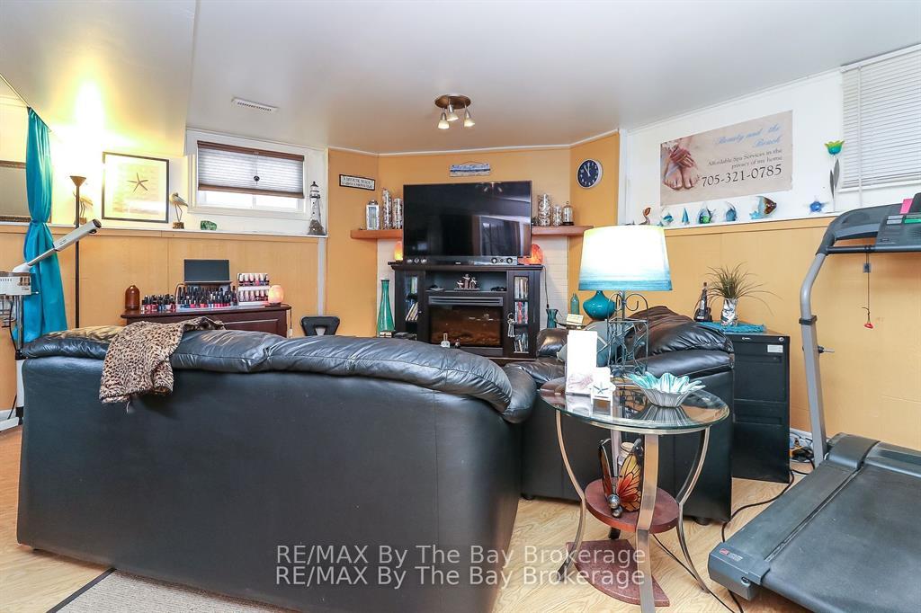 Photo 20 of 94 Leo Boulevard, Wasaga Beach — HOMEH