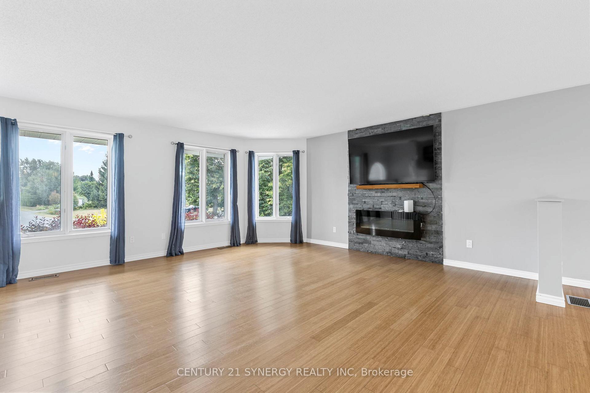 Photo 4 of 6709 Stanmore Street, Ottawa, Greely — HOMEH