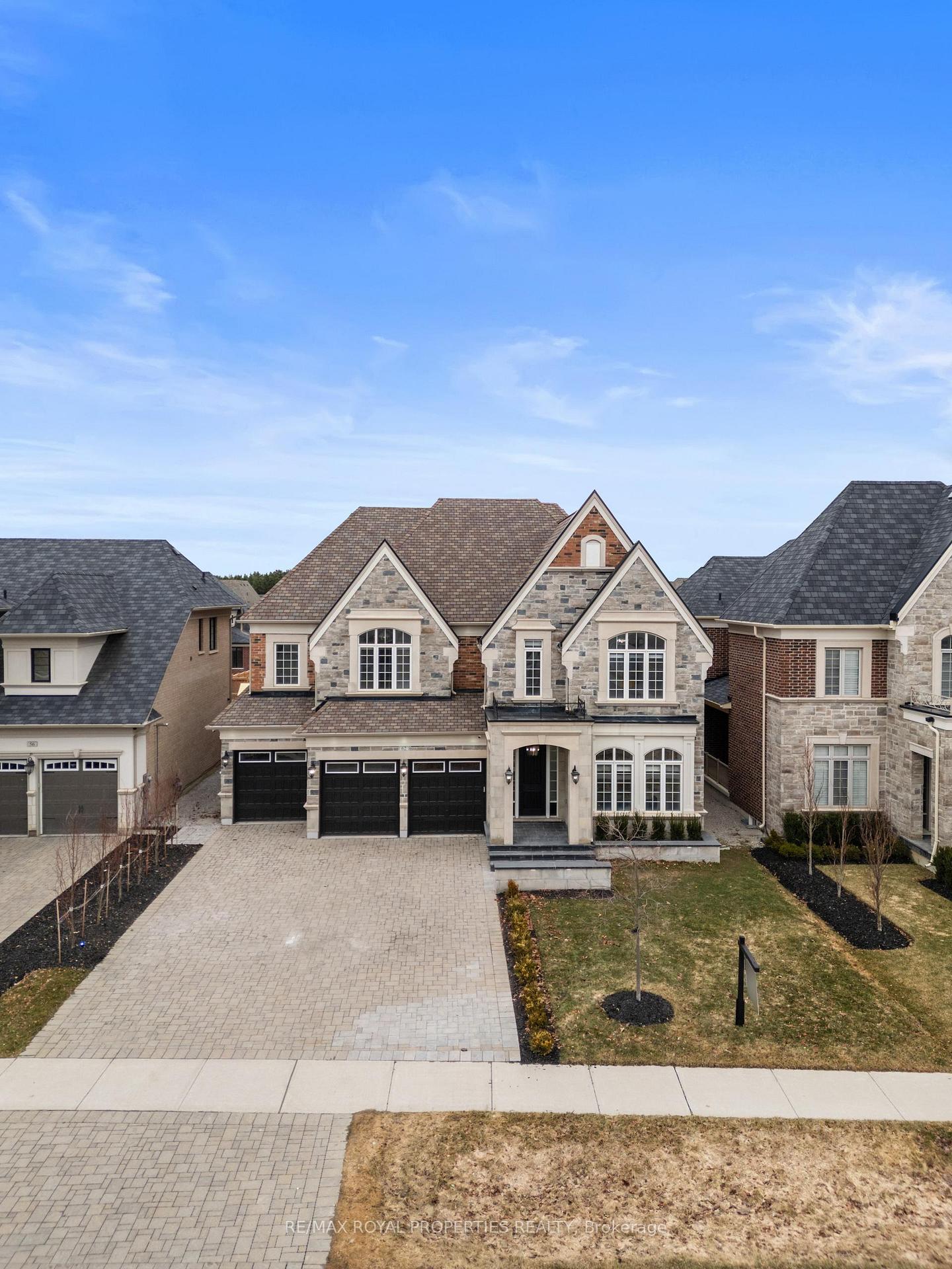 Photo 3 of 62 Endless Circle, Vaughan, Kleinburg — HOMEH