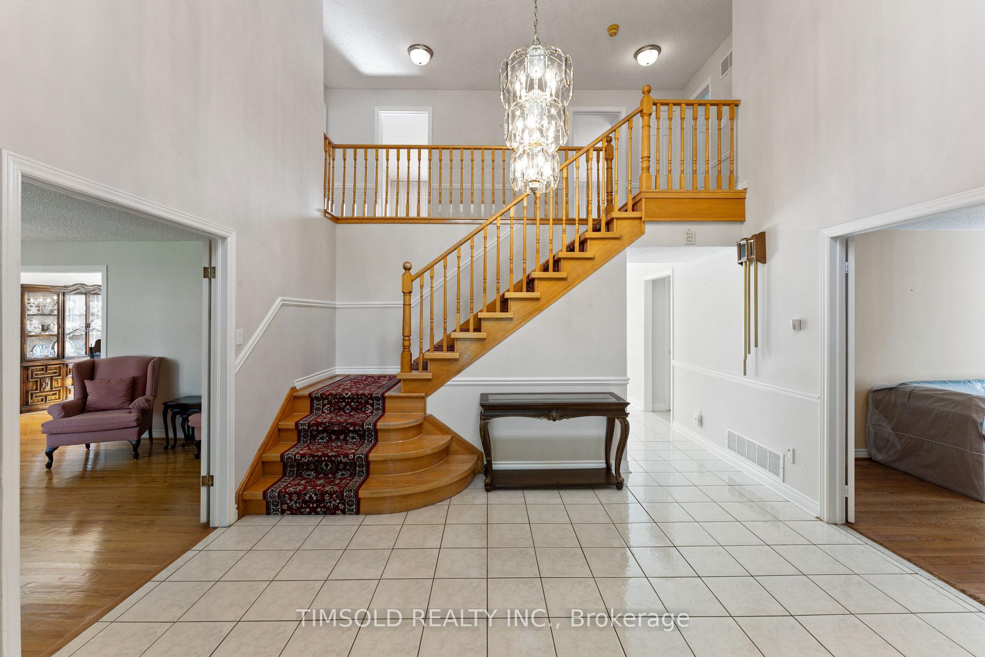 Photo 3 of 32 Addington Square, Markham, Unionville — HOMEH