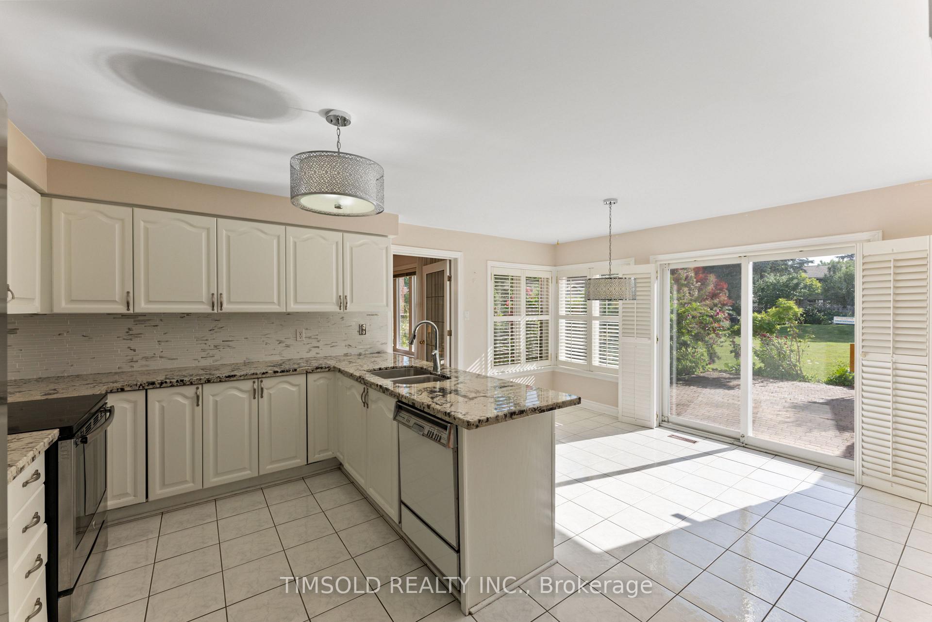 Photo 11 of 32 Addington Square, Markham, Unionville — HOMEH