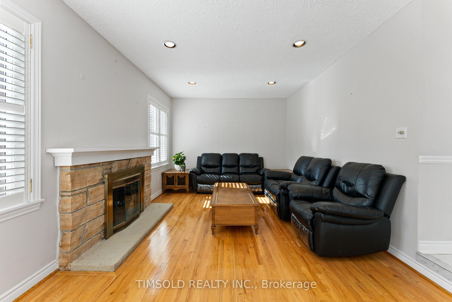 Photo 15 of 32 Addington Square, Markham, Unionville — HOMEH