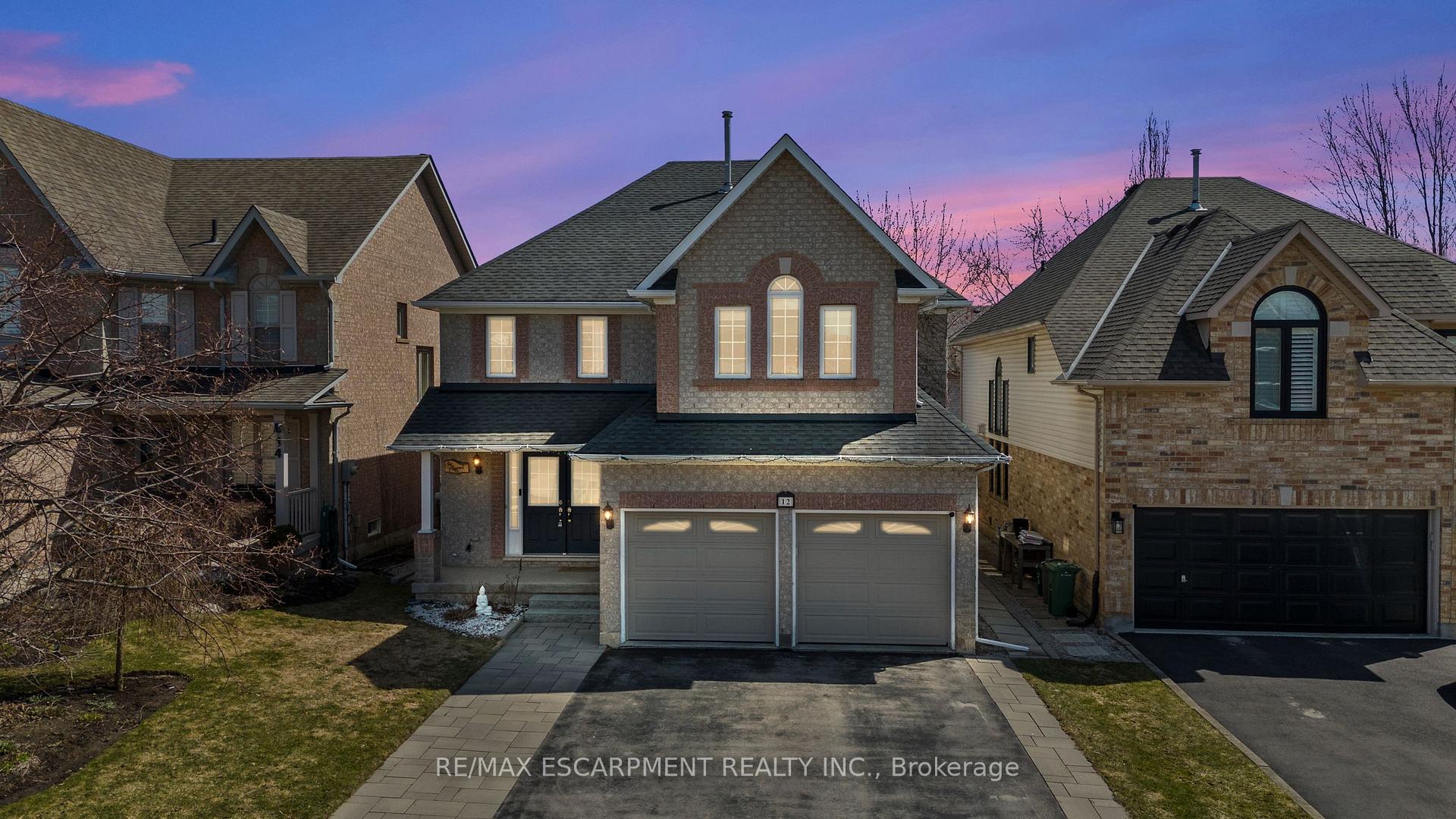Photo 1 of 12 Strathroy Crescent, Hamilton, Waterdown — HOMEH