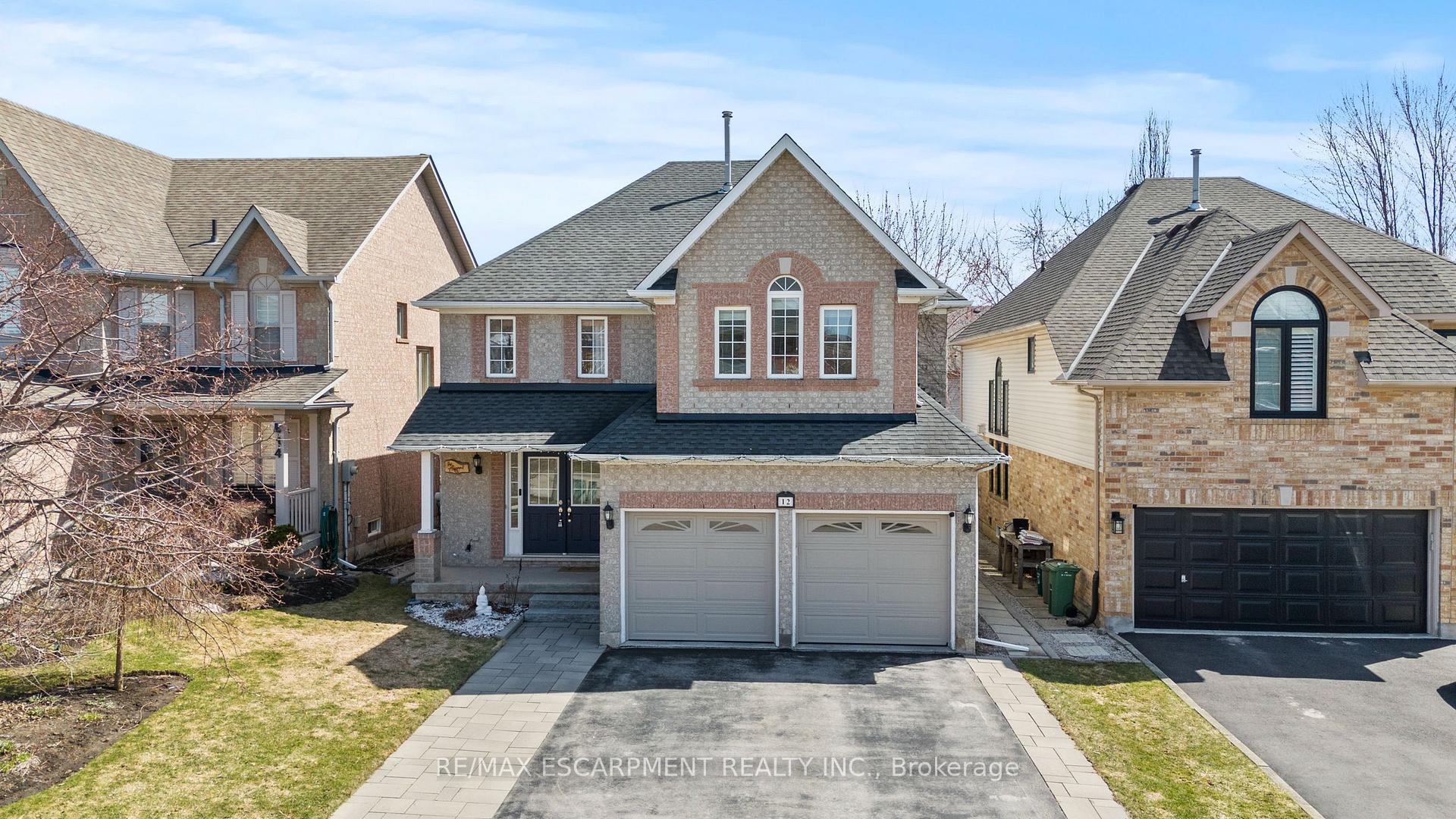 Photo 2 of 12 Strathroy Crescent, Hamilton, Waterdown — HOMEH