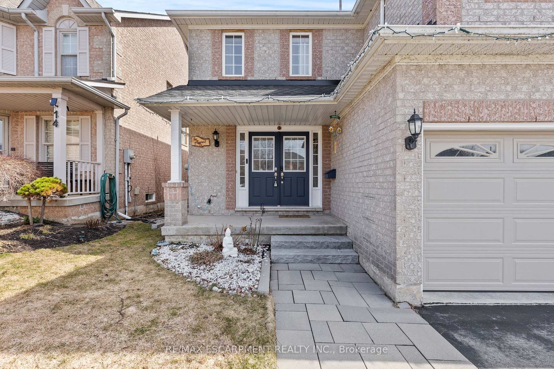 Photo 4 of 12 Strathroy Crescent, Hamilton, Waterdown — HOMEH
