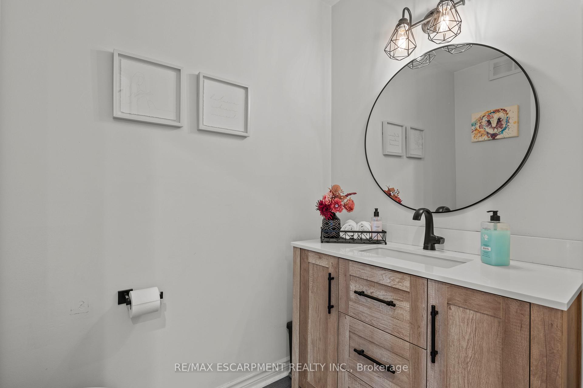 Photo 7 of 12 Strathroy Crescent, Hamilton, Waterdown — HOMEH