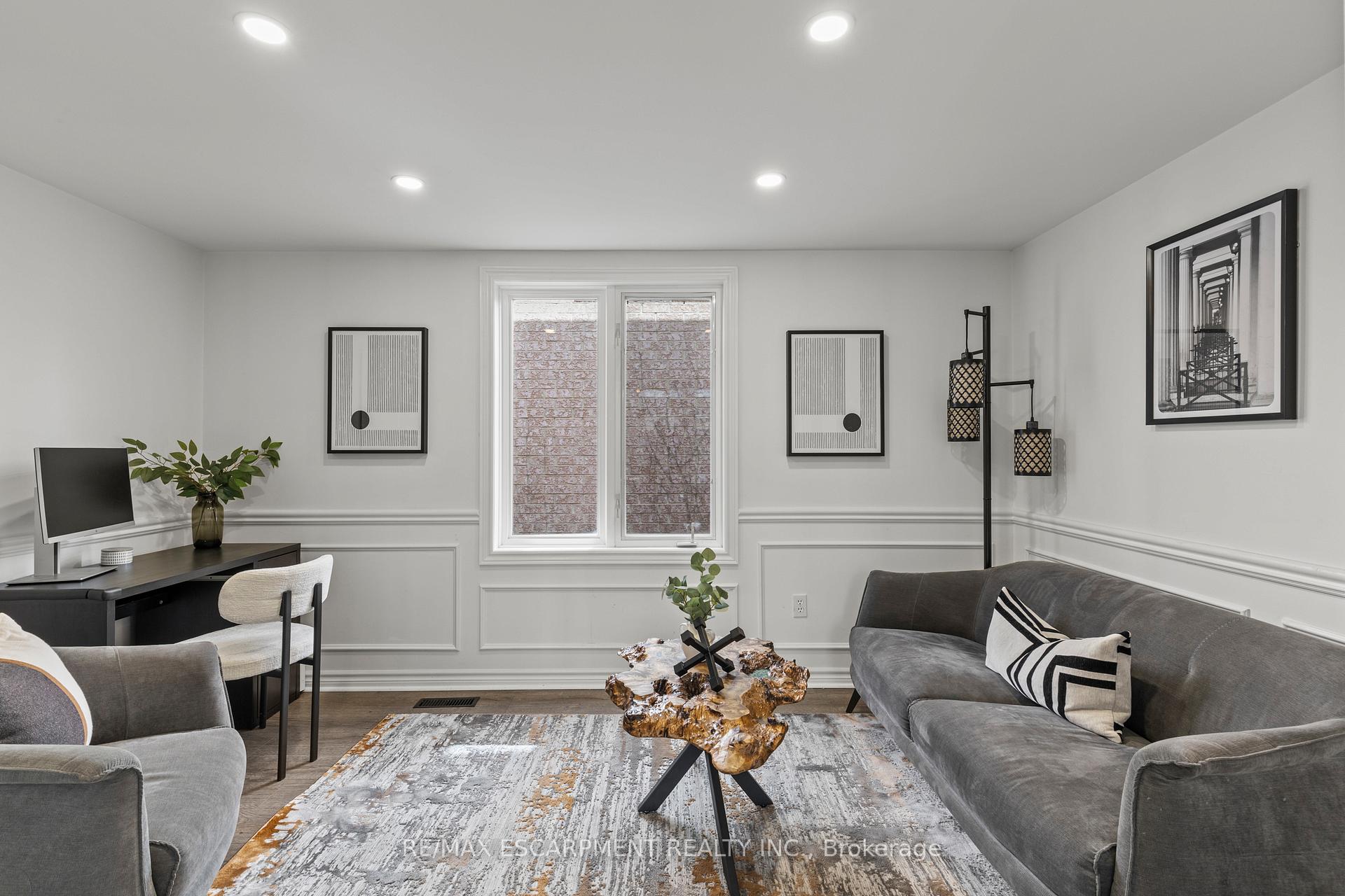 Photo 6 of 12 Strathroy Crescent, Hamilton, Waterdown — HOMEH
