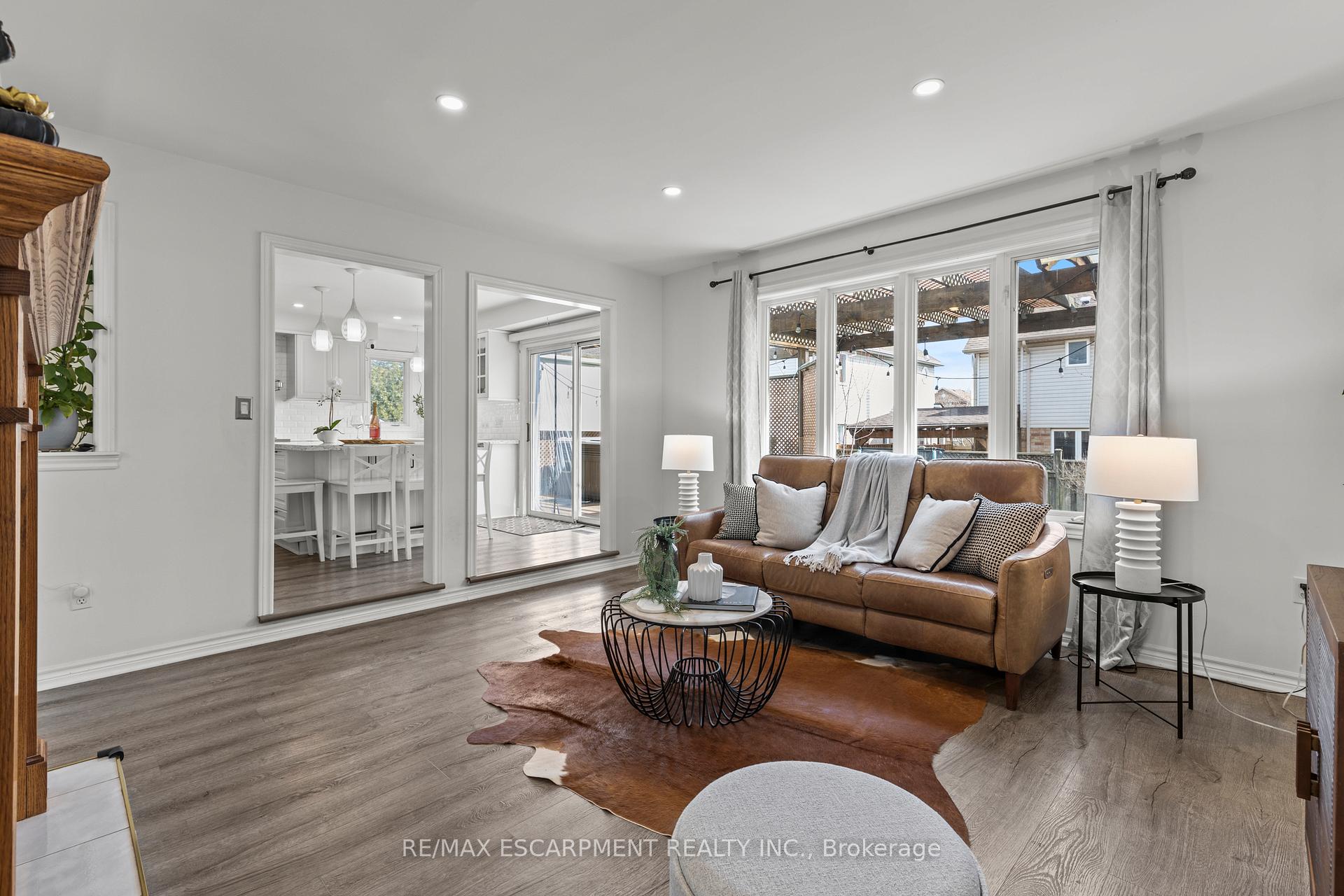 Photo 13 of 12 Strathroy Crescent, Hamilton, Waterdown — HOMEH