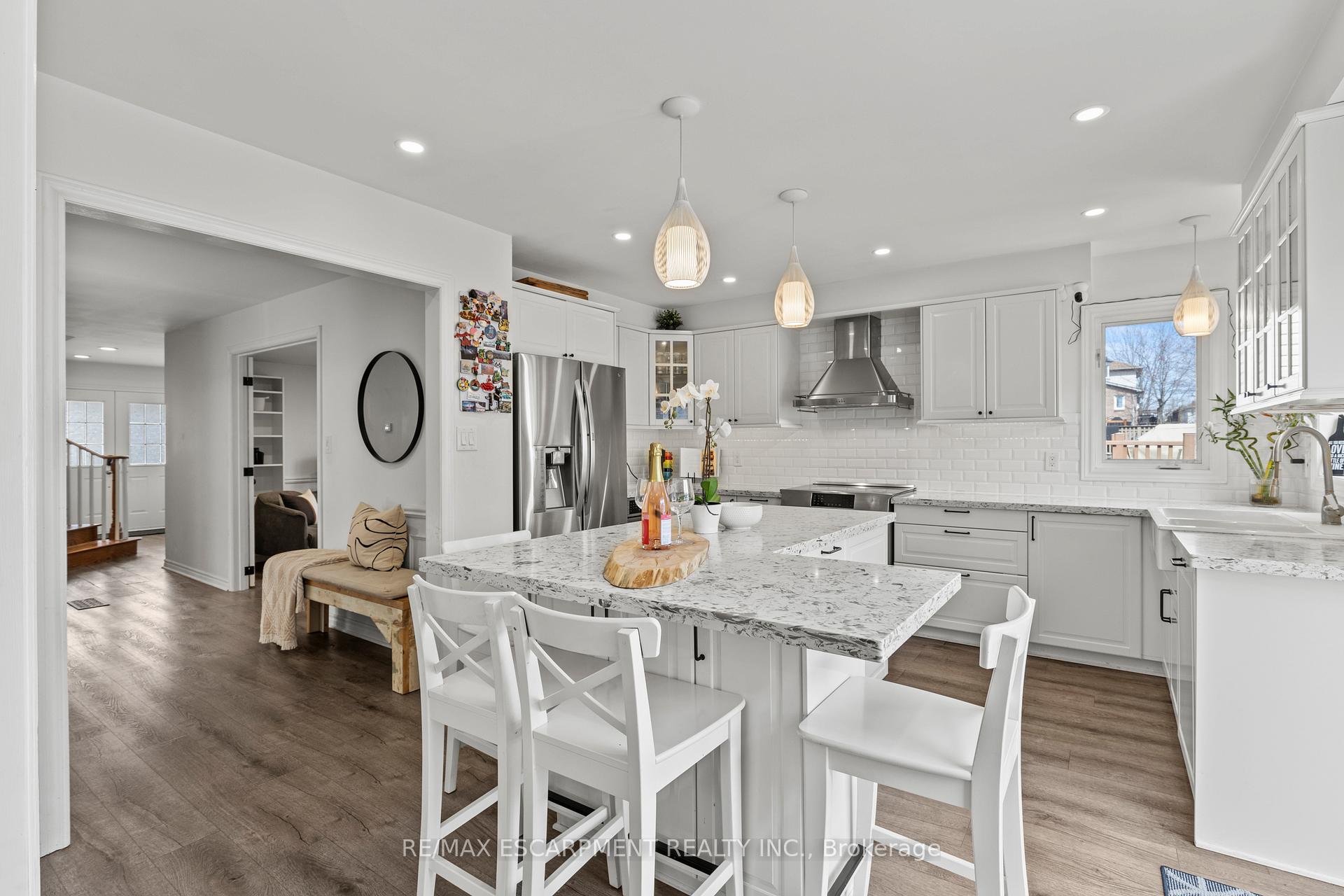 Photo 17 of 12 Strathroy Crescent, Hamilton, Waterdown — HOMEH