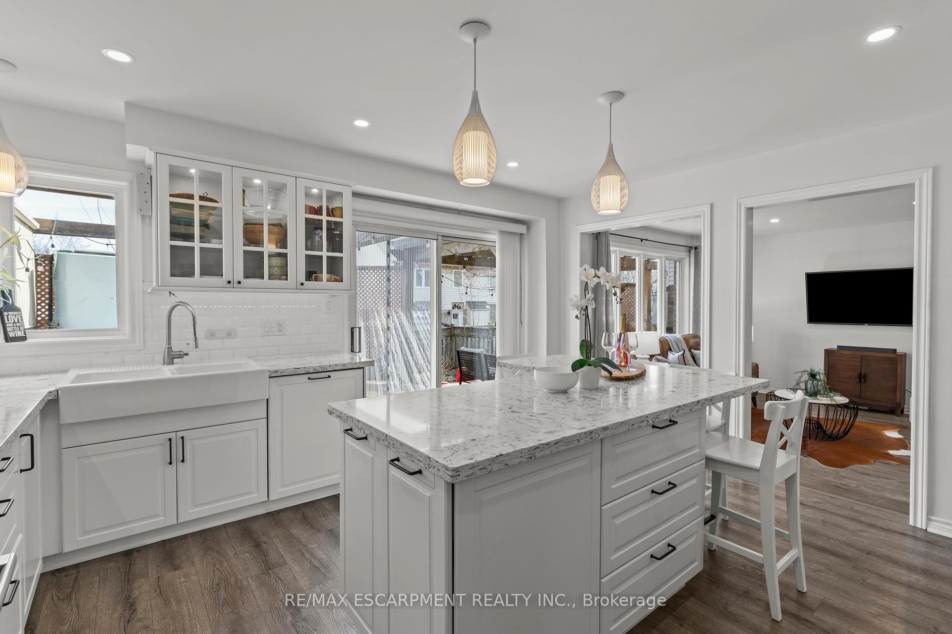 Photo 18 of 12 Strathroy Crescent, Hamilton, Waterdown — HOMEH