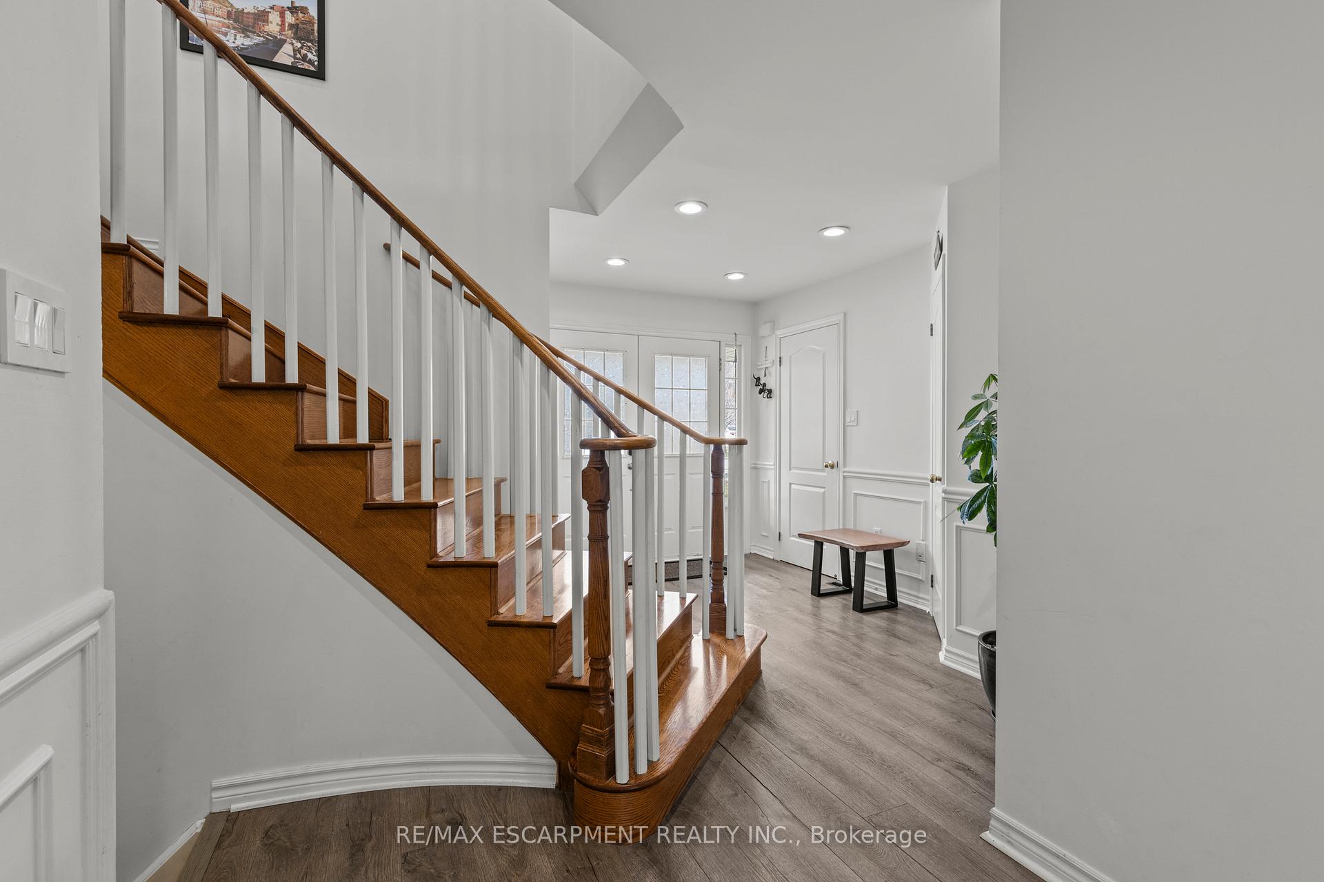 Photo 16 of 12 Strathroy Crescent, Hamilton, Waterdown — HOMEH