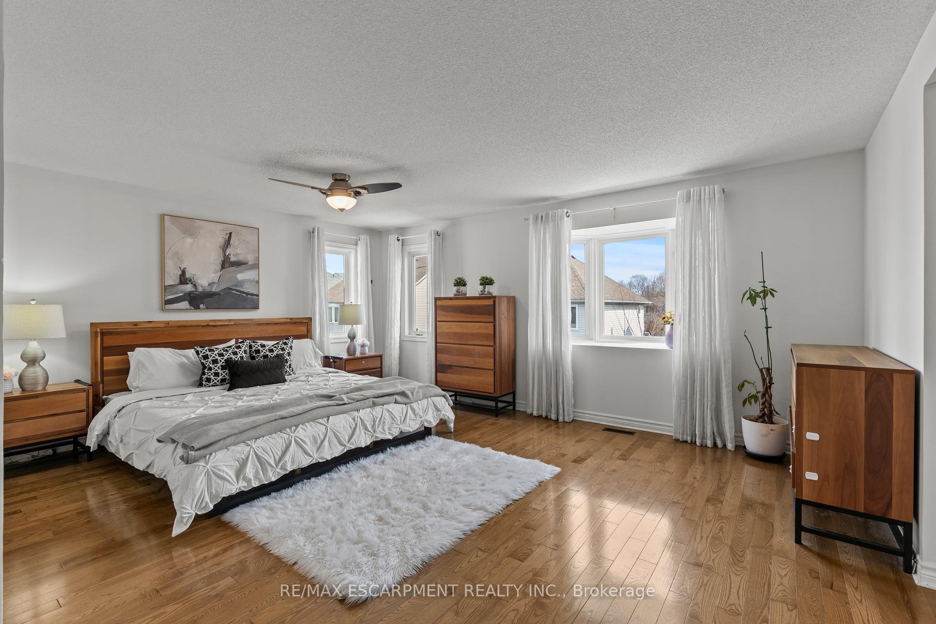 Photo 20 of 12 Strathroy Crescent, Hamilton, Waterdown — HOMEH