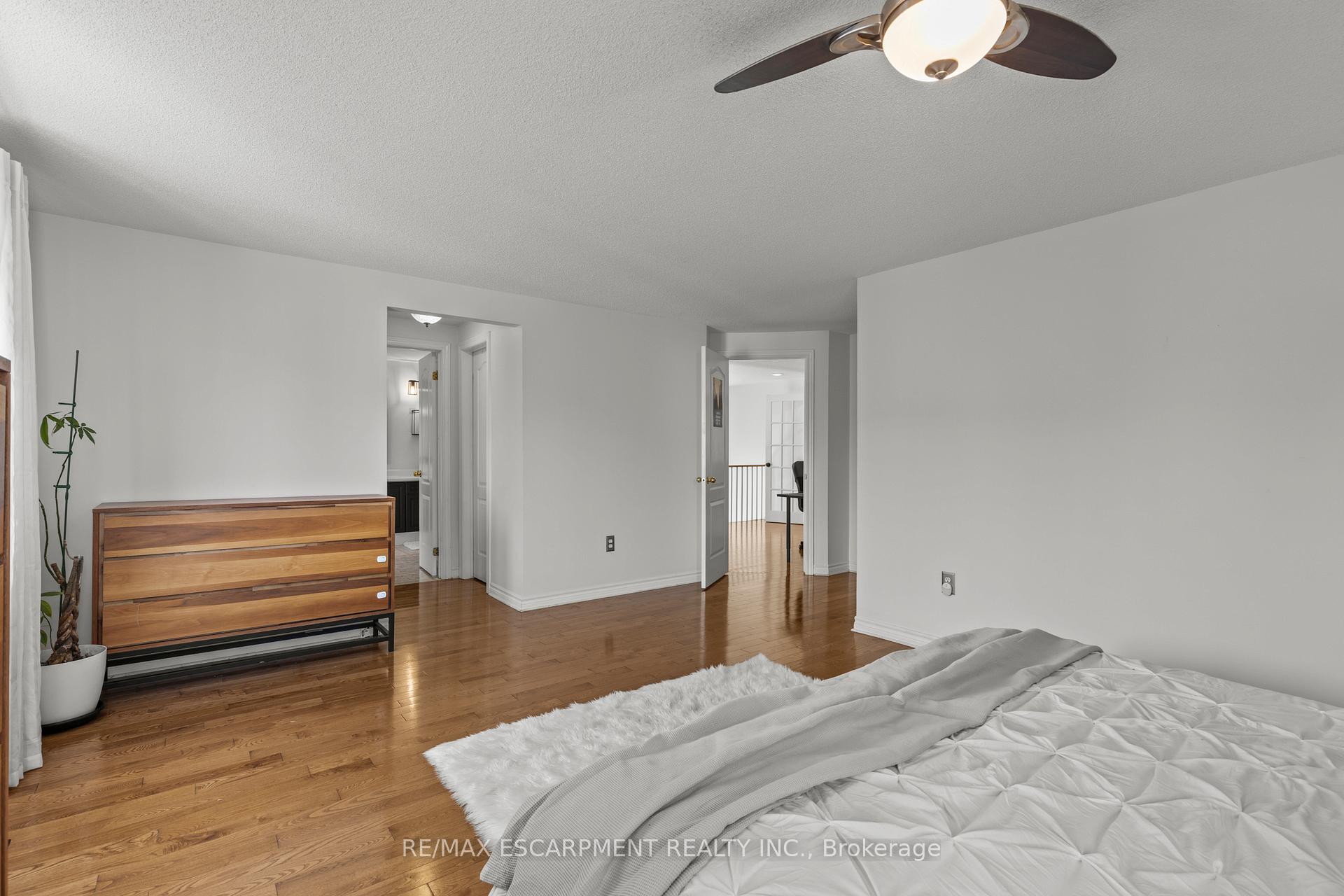 Photo 21 of 12 Strathroy Crescent, Hamilton, Waterdown — HOMEH