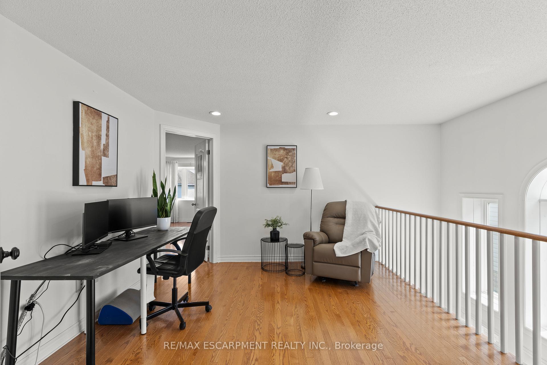 Photo 24 of 12 Strathroy Crescent, Hamilton, Waterdown — HOMEH