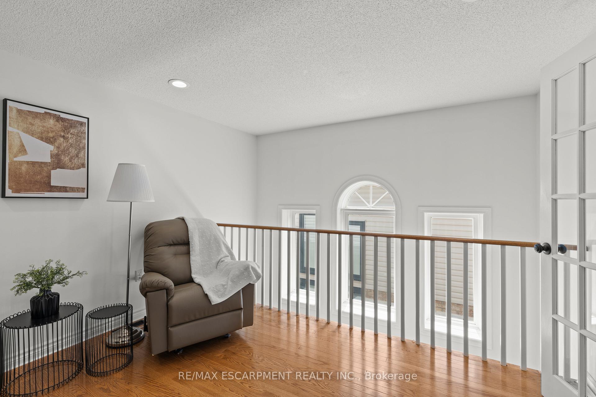Photo 25 of 12 Strathroy Crescent, Hamilton, Waterdown — HOMEH