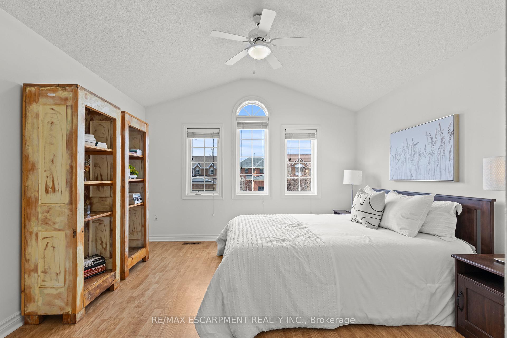 Photo 28 of 12 Strathroy Crescent, Hamilton, Waterdown — HOMEH