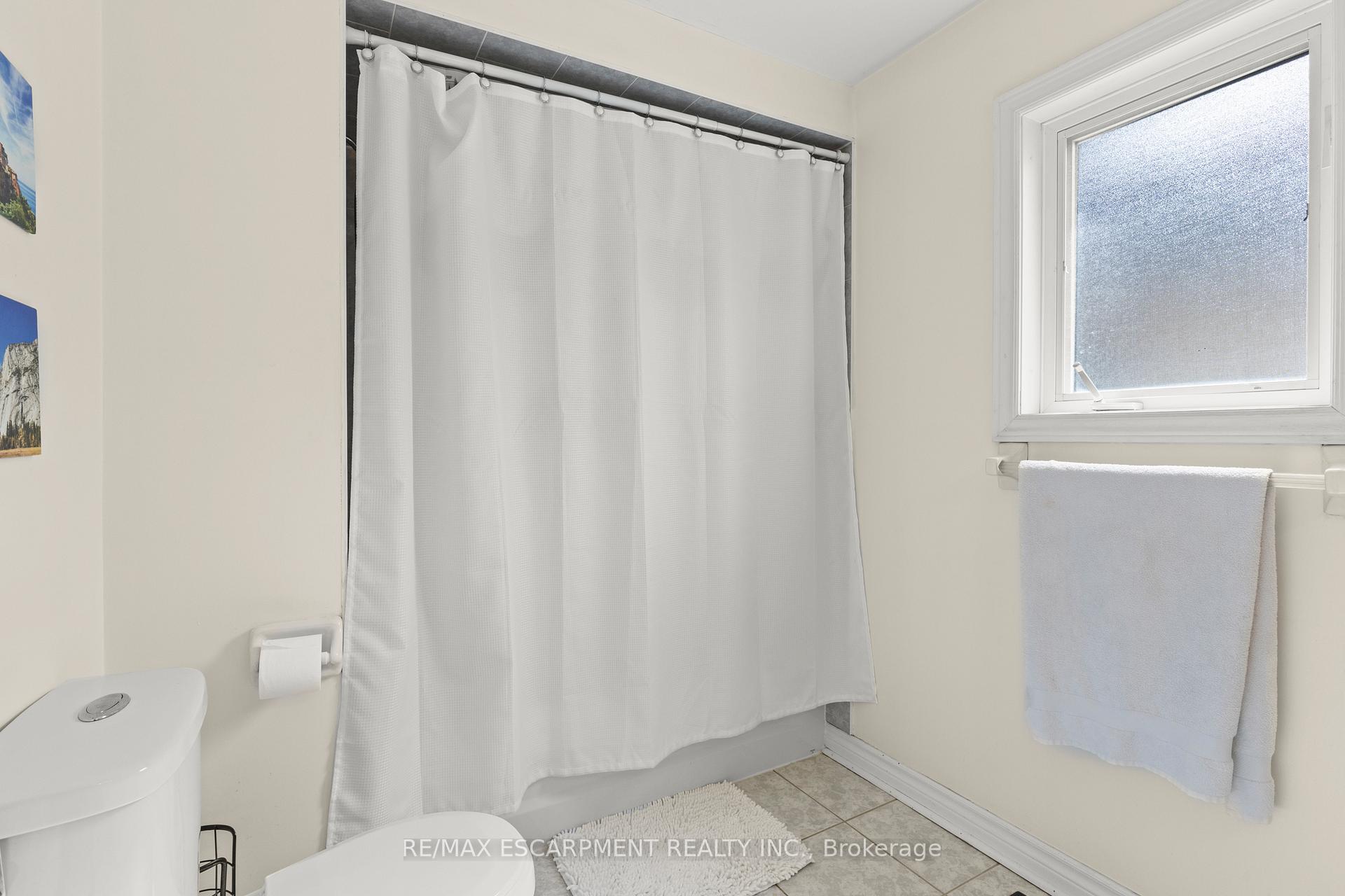 Photo 31 of 12 Strathroy Crescent, Hamilton, Waterdown — HOMEH