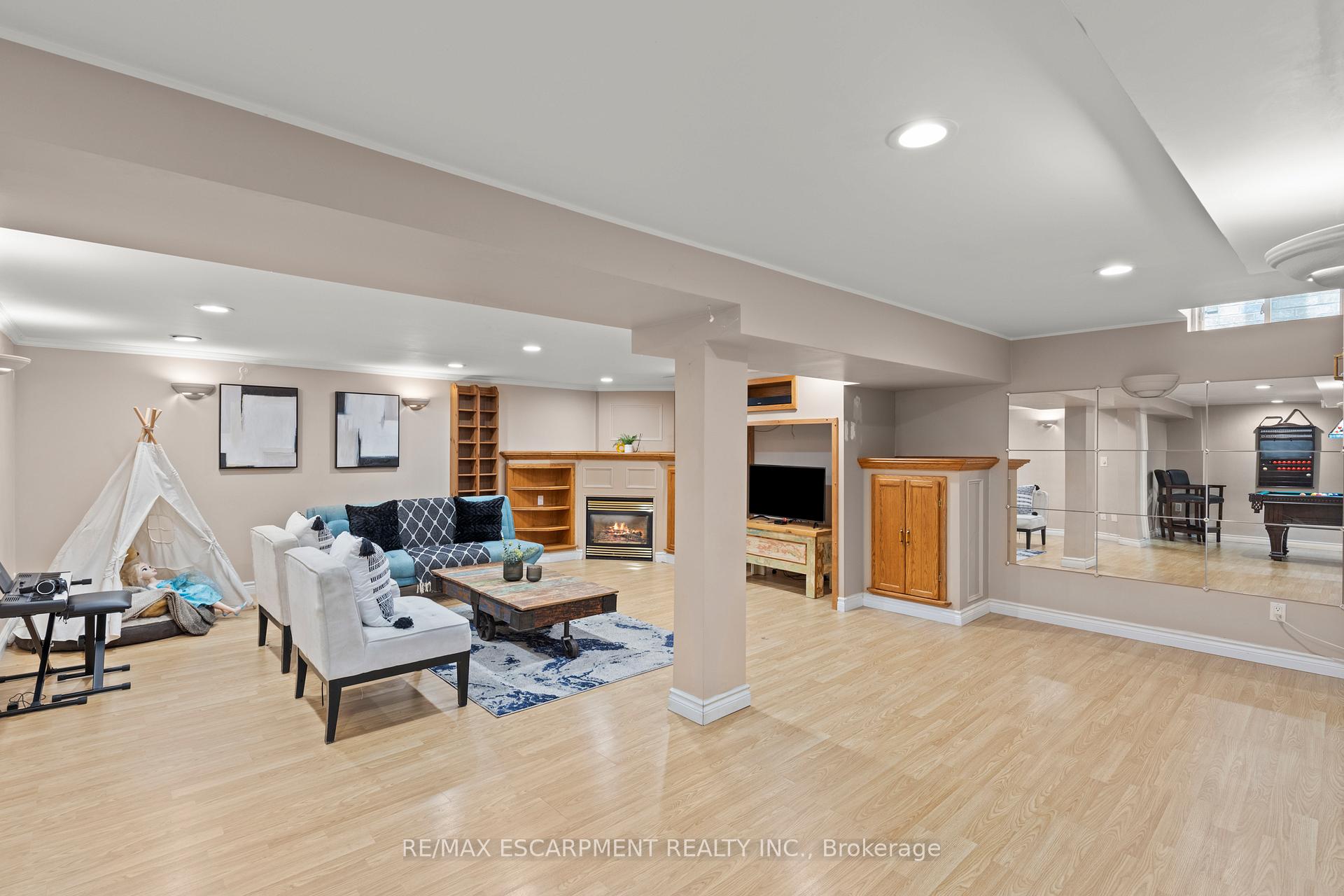 Photo 34 of 12 Strathroy Crescent, Hamilton, Waterdown — HOMEH