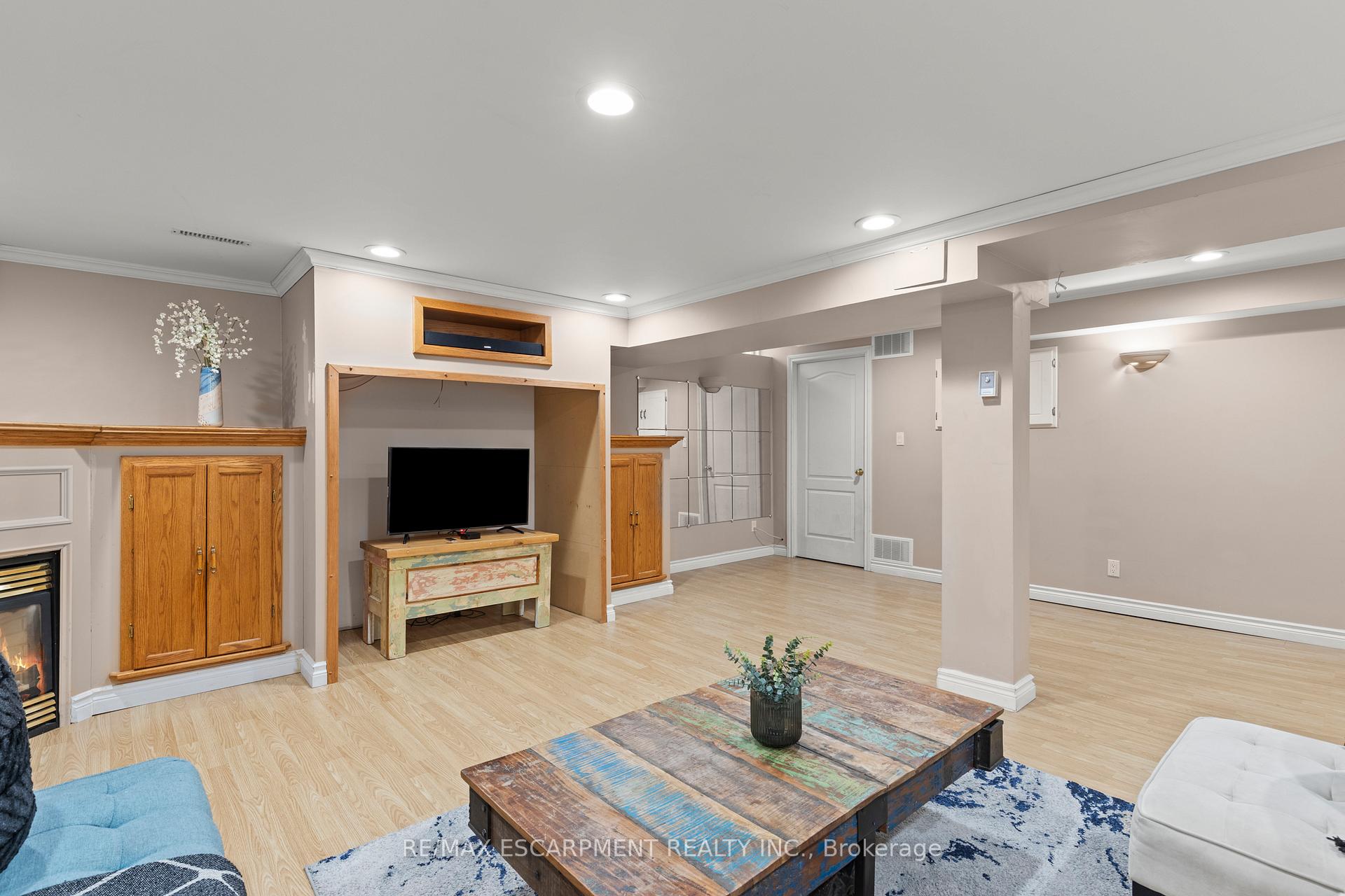 Photo 35 of 12 Strathroy Crescent, Hamilton, Waterdown — HOMEH