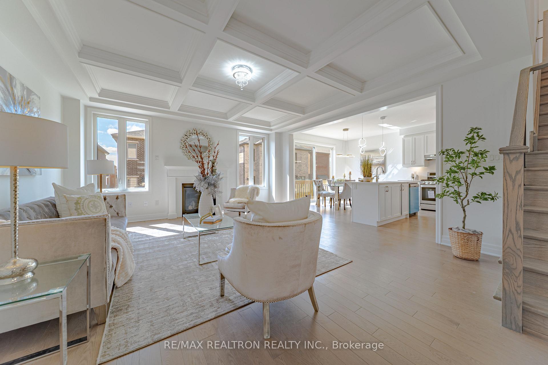Photo 5 of 63 Greenridge Crescent, Markham, Victoria Square — HOMEH