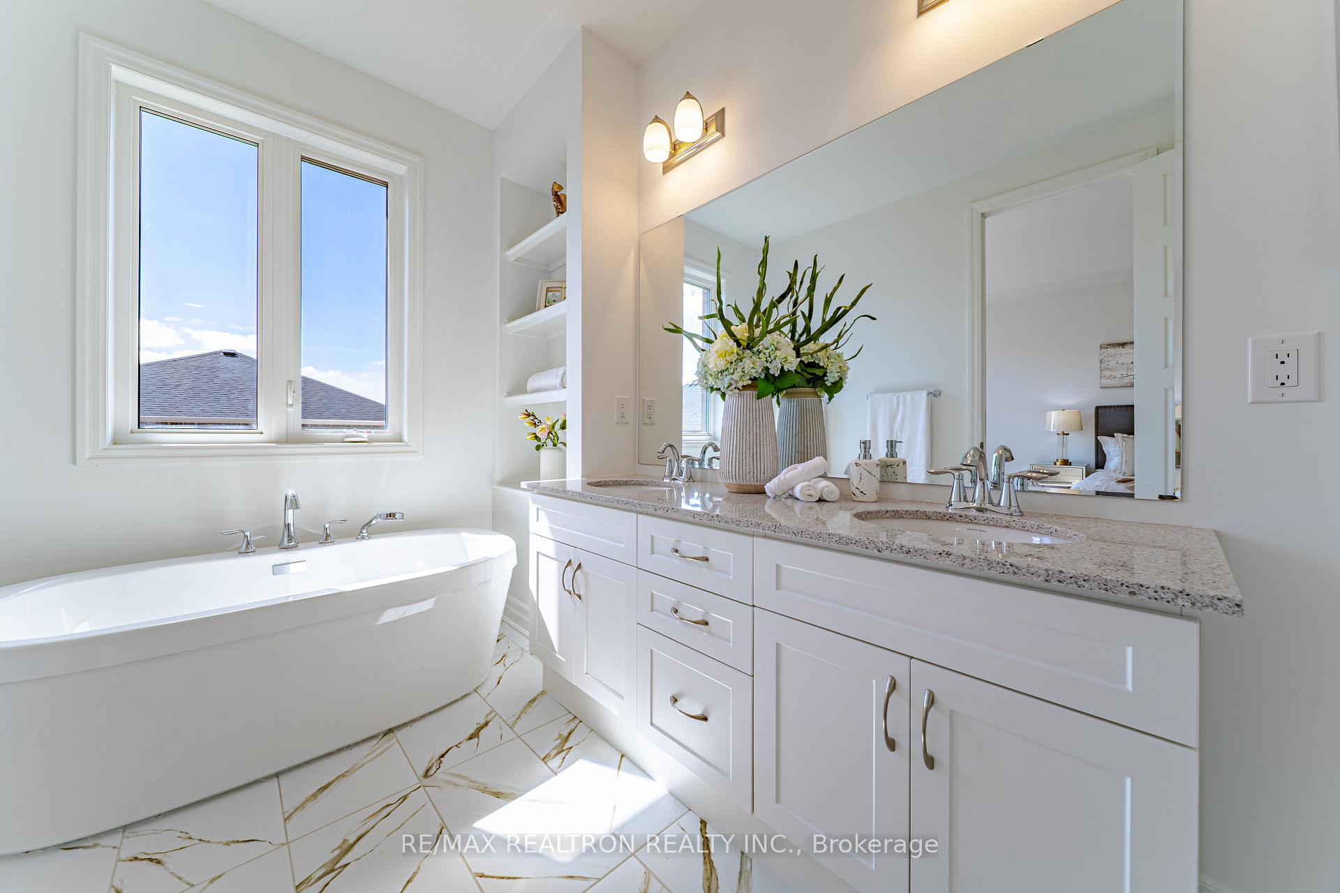 Photo 33 of 63 Greenridge Crescent, Markham, Victoria Square — HOMEH