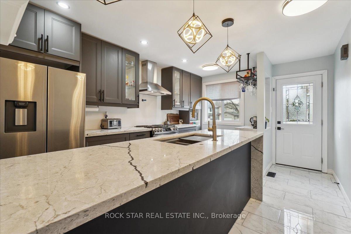 Photo 2 of 141 Ironwood Road, Guelph, Kortright West — HOMEH