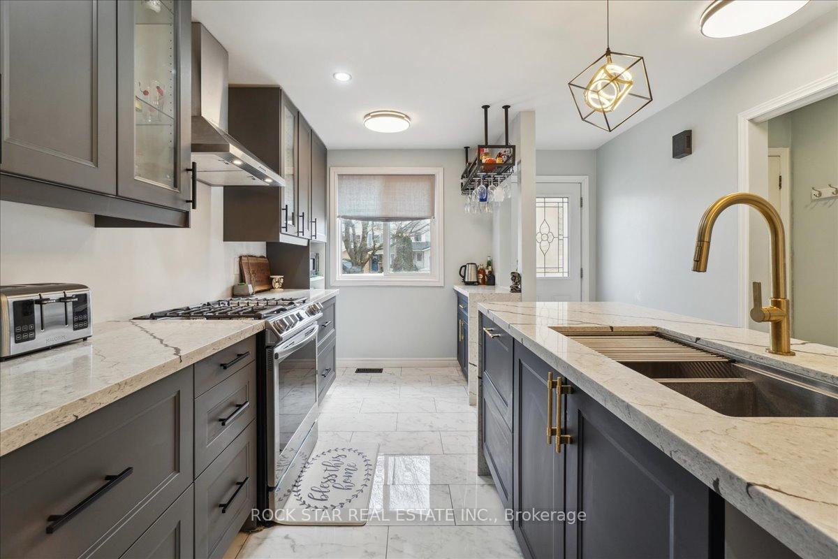 Photo 3 of 141 Ironwood Road, Guelph, Kortright West — HOMEH