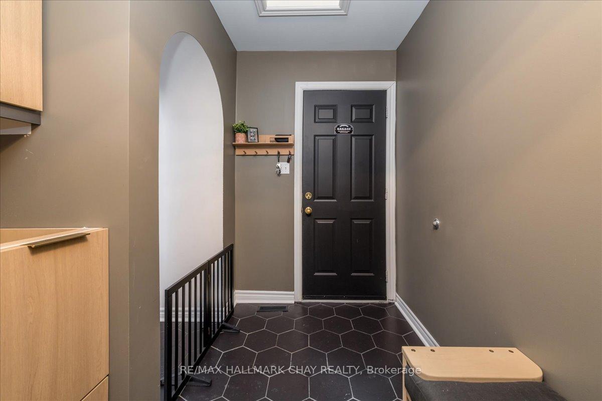 Photo 3 of 73 Nicklaus Drive, Barrie, East Bayfield — HOMEH
