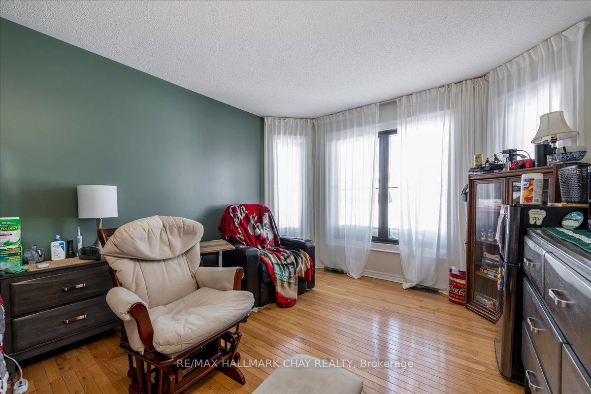 Photo 7 of 73 Nicklaus Drive, Barrie, East Bayfield — HOMEH
