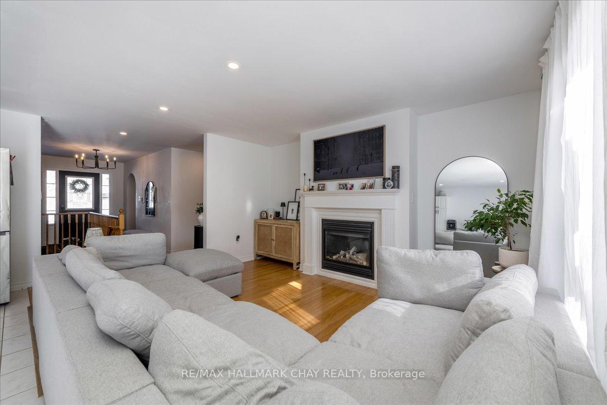 Photo 8 of 73 Nicklaus Drive, Barrie, East Bayfield — HOMEH