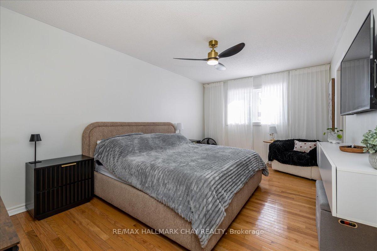 Photo 12 of 73 Nicklaus Drive, Barrie, East Bayfield — HOMEH