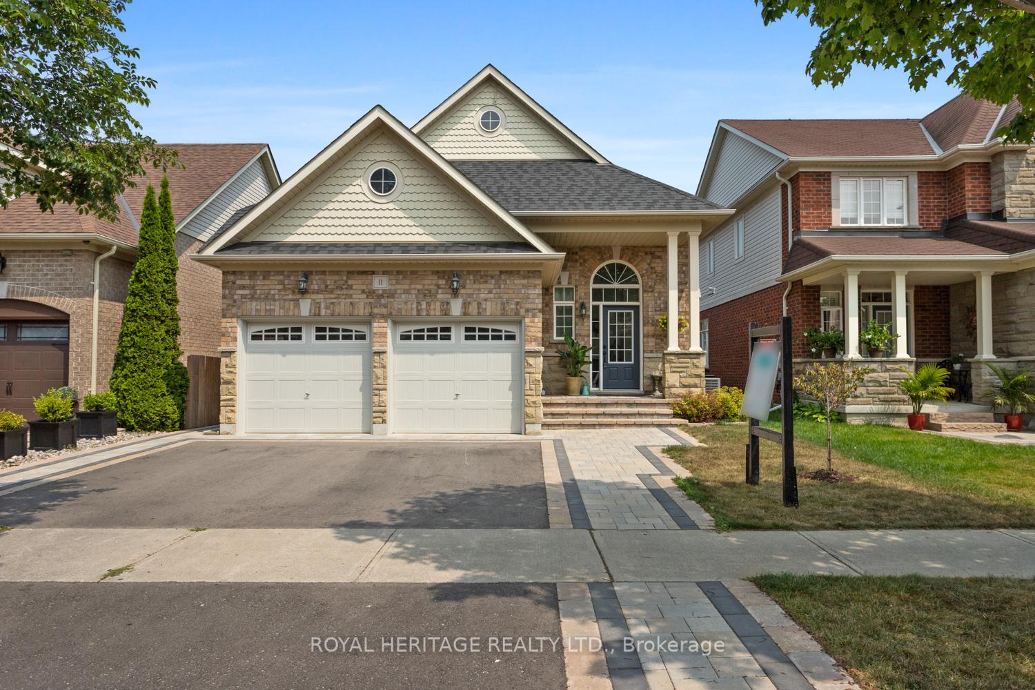 Photo 2 of 11 Piper Crescent, Clarington, Bowmanville — HOMEH
